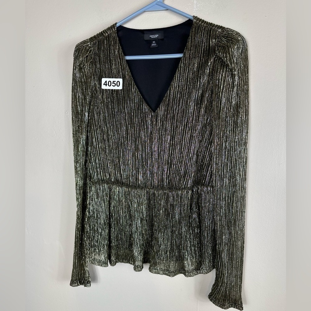 Simply Vera xsmall 17” p2p  13” waist 22” length long sleeve linined  great new